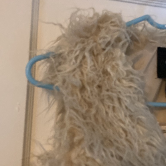 Forever 21 boho cream shag style fur vest. - Picture 2 of 4